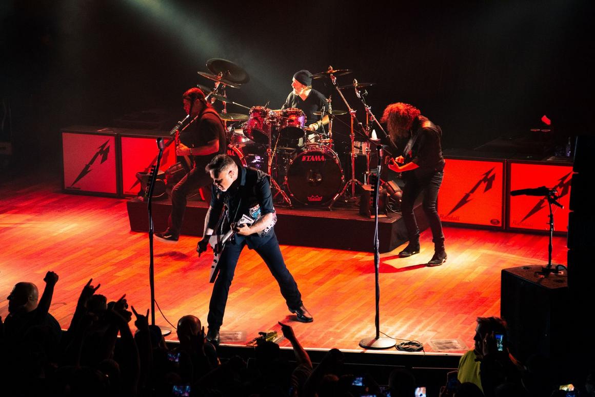 Photo gallery from the gig in Toronto, ON, Canada shot on November 29, 2016